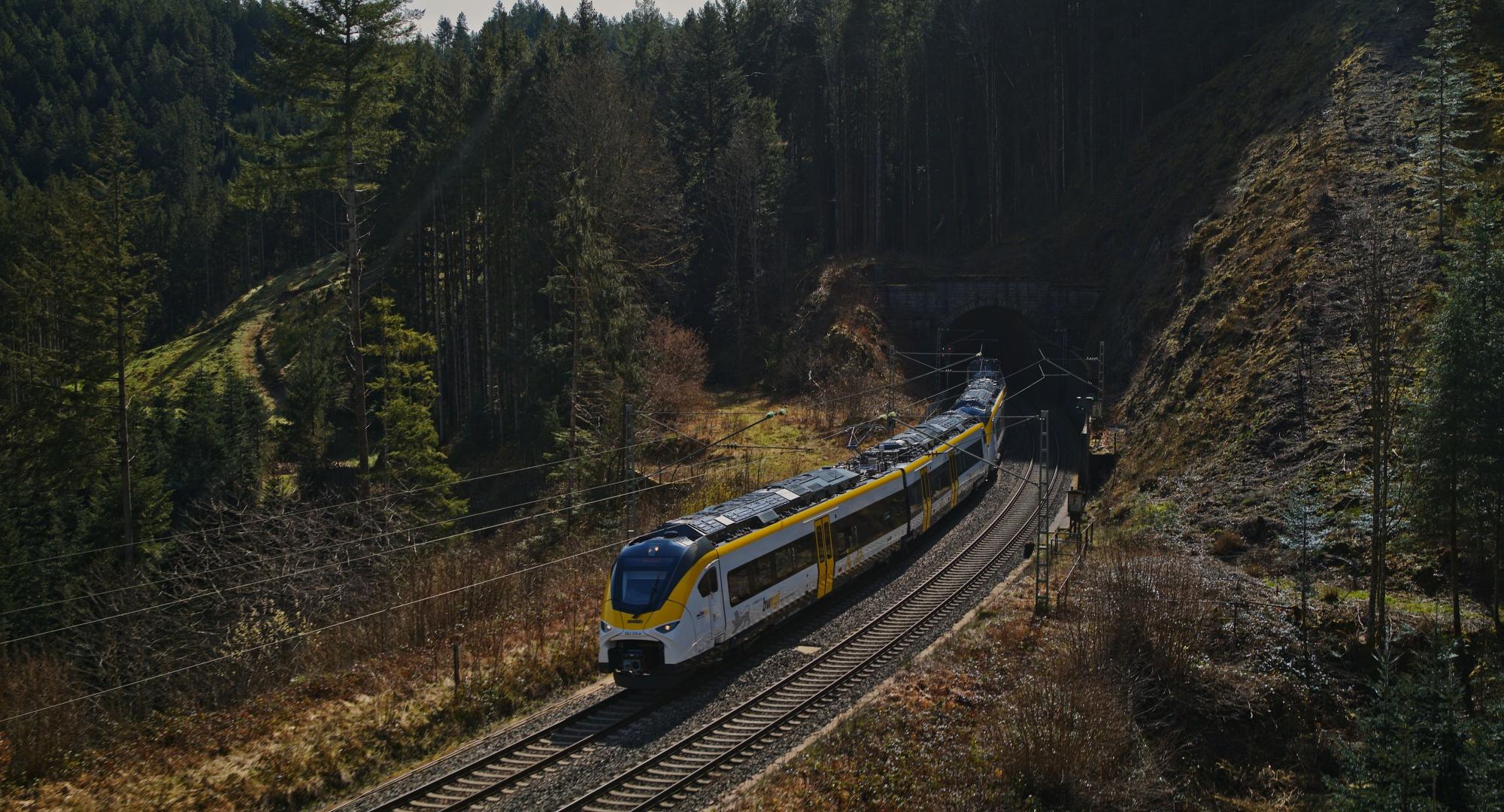 Image of Siemens Mobility's Mireo Plus B hybrid train