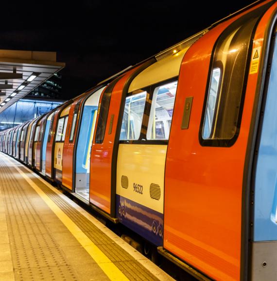 Picture pf London Underground train at station