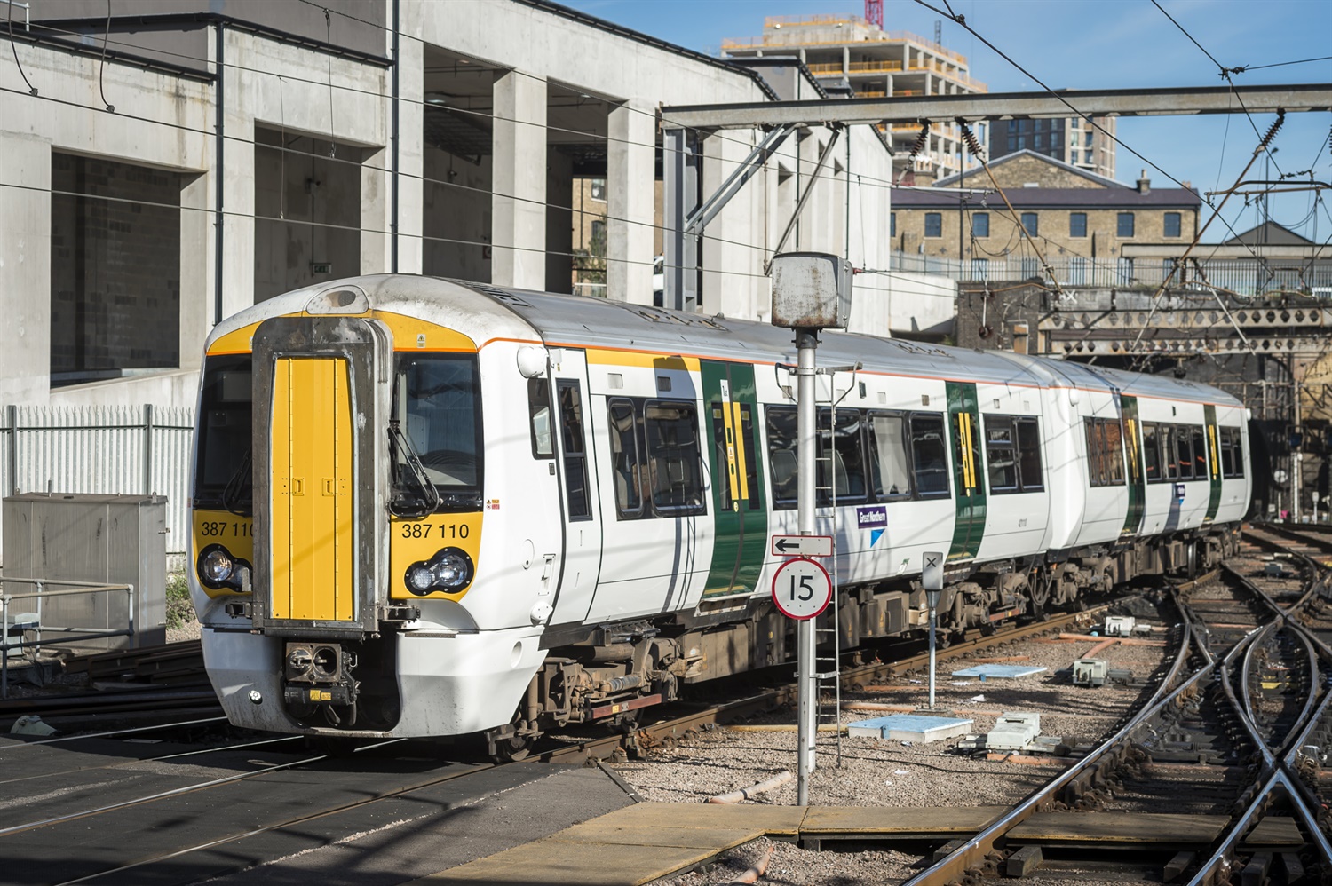 387110 pulling into Platform 10 at King's Cross 23.09.16 387110 pulling into Platform 10 at King's Cross 23.09.16