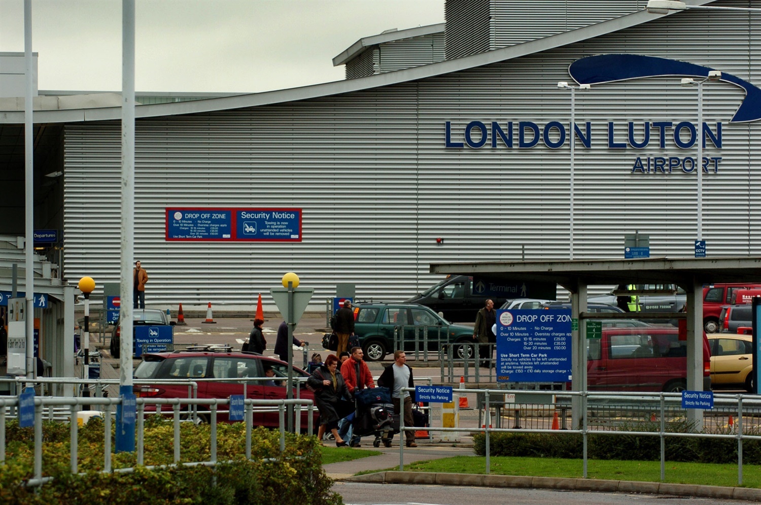 Luton airport reinforces call for express trains after passenger increase