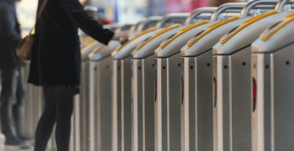 Rail industry heralds smart-ticketing rollout to all major UK stations