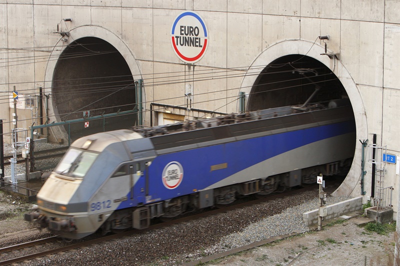 Fire and electrical problems cause Eurotunnel chaos