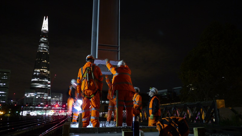 Huge signal gantry installed on the approach to London Bridge, Oct 2014
