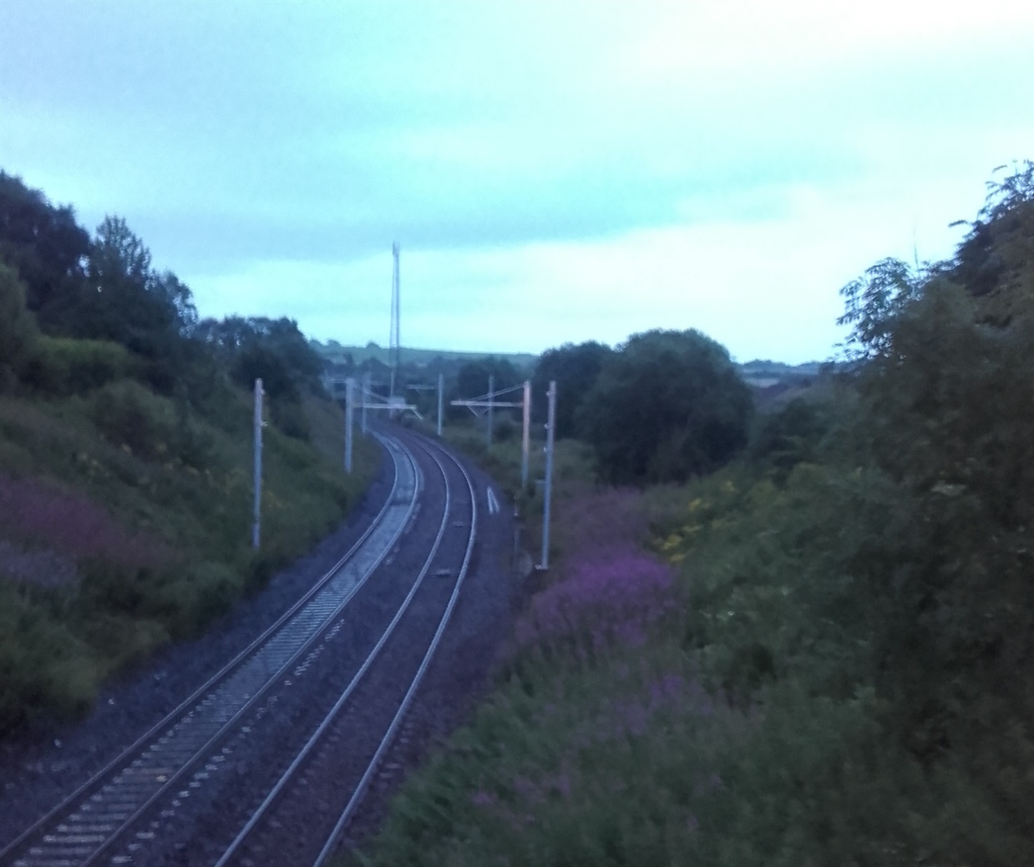 NR erects first mast on Shotts electrification project