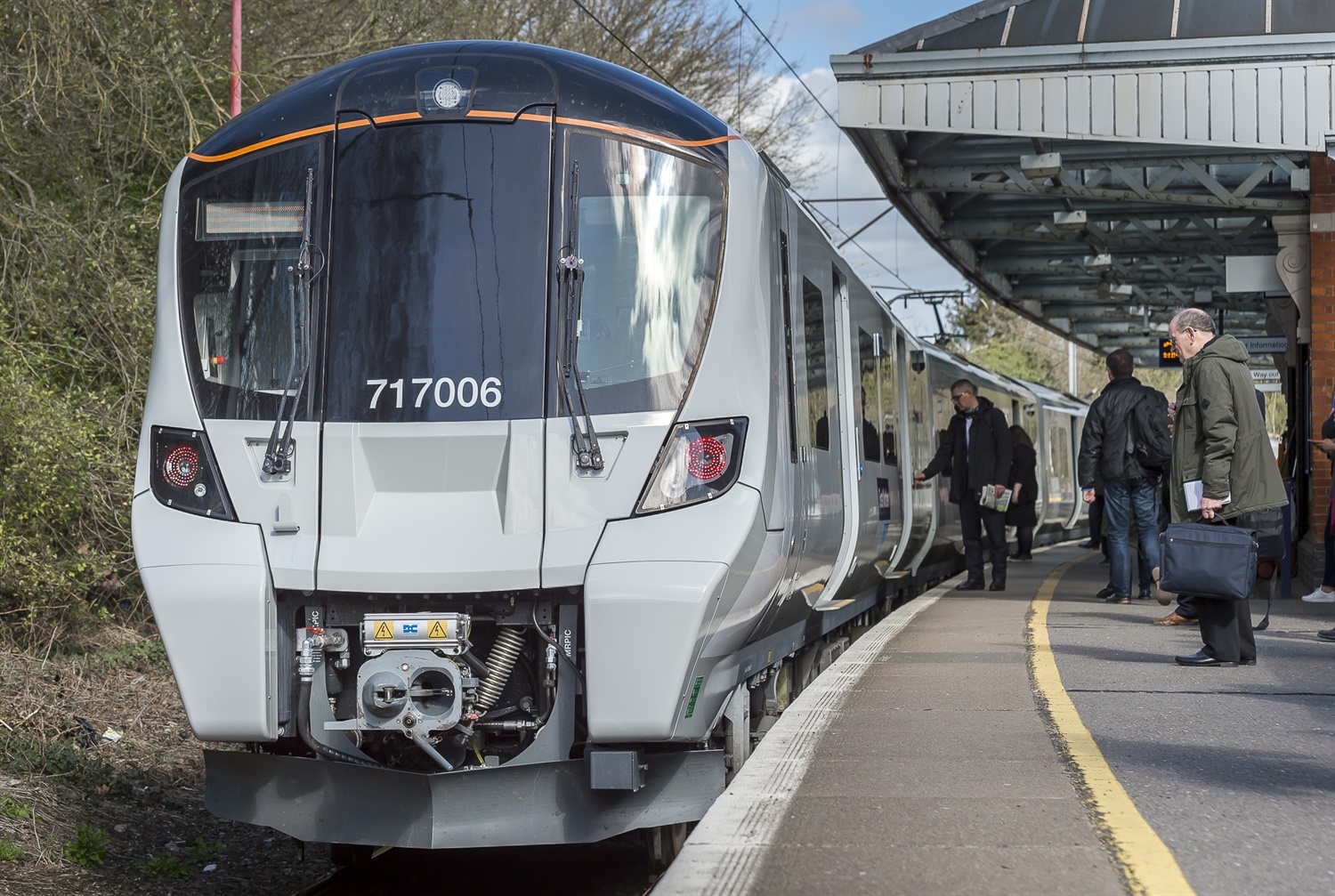 GTR replaces UK’s oldest electric fleet with new £240m Class 717 trains