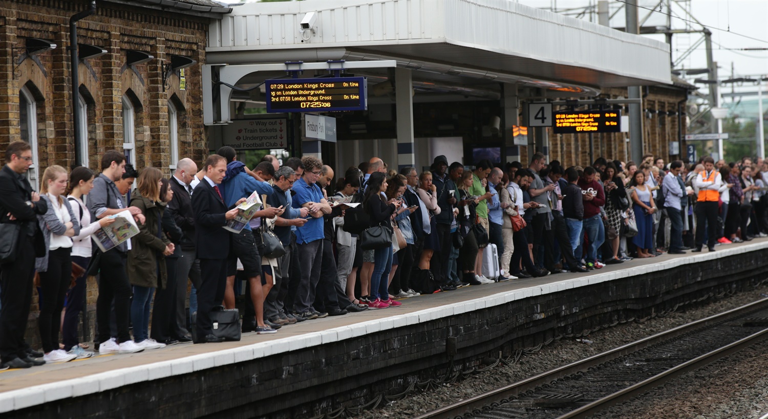 Watchdog forced to postpone closure of London Overground ticket offices after ‘unprecedented and overwhelming’ response
