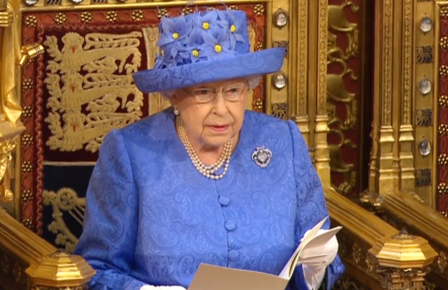 Queen confirms commitment to bring forward HS2 phase 2 bill