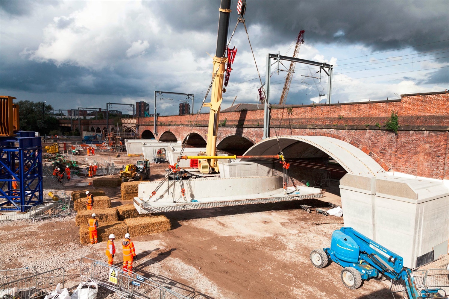 NR promises Manchester airport services via Ordsall Chord by end of 2017