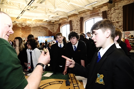 The rail engineers of tomorrow get inspired at iRail 2014