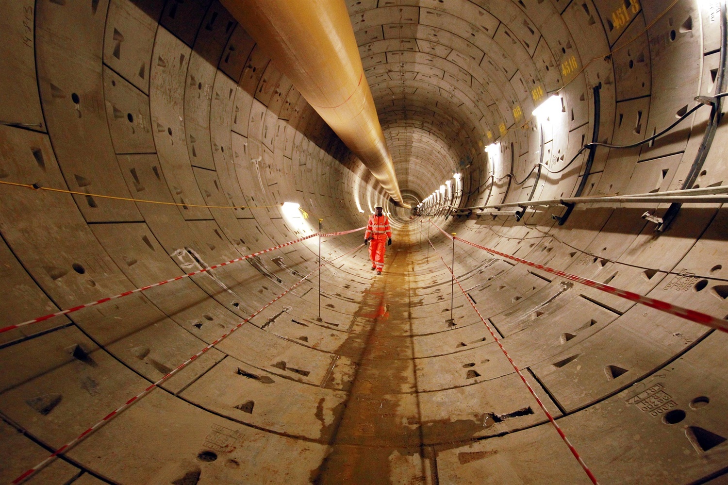 Crossrail delays to cost businesses £600m as TfL reports half a billion pound deficit