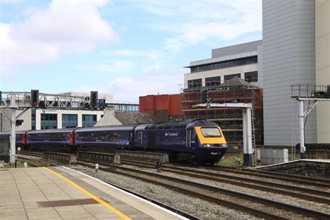 Great Western line contract extension for FirstGroup