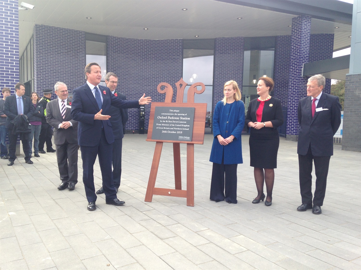 david cameron and sir peter hendy open oxford parkway to london marylebone line
