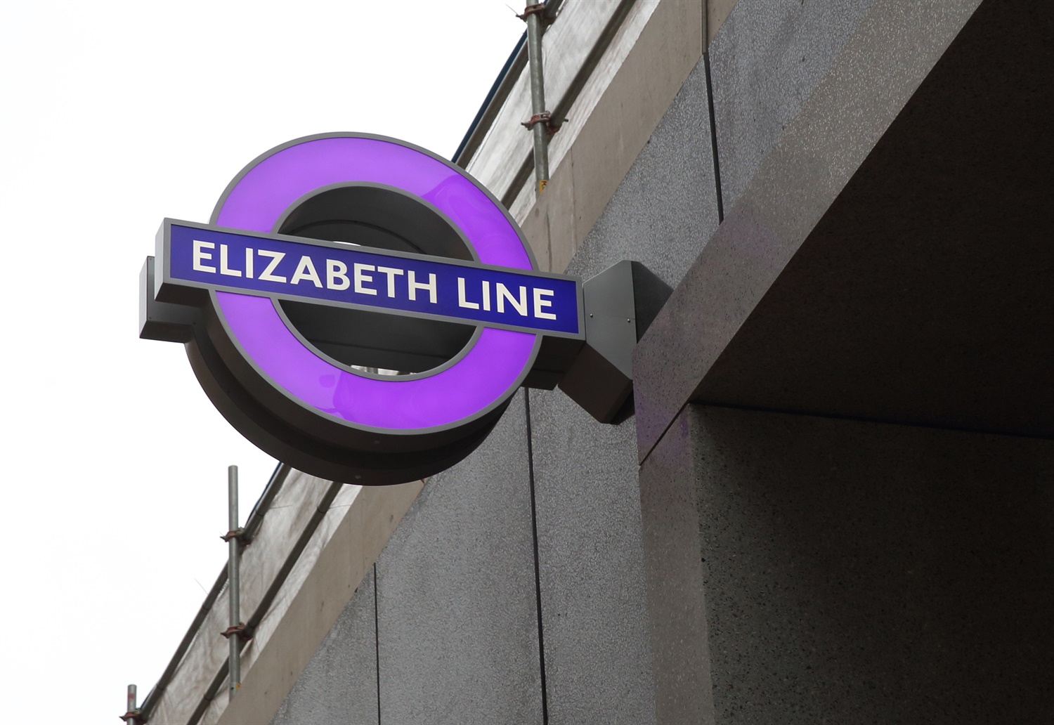 TfL installs first ‘iconic’ purple roundels ahead of historic Elizabeth Line opening