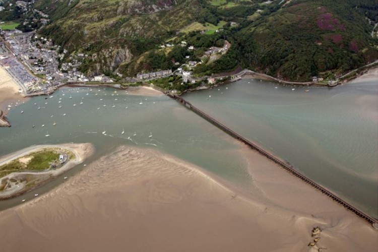 Momentous refurbishment underway for Barmouth Viaduct