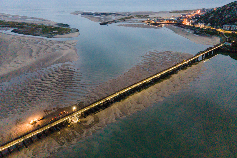 Engineers working on Barmouth Viaduct 