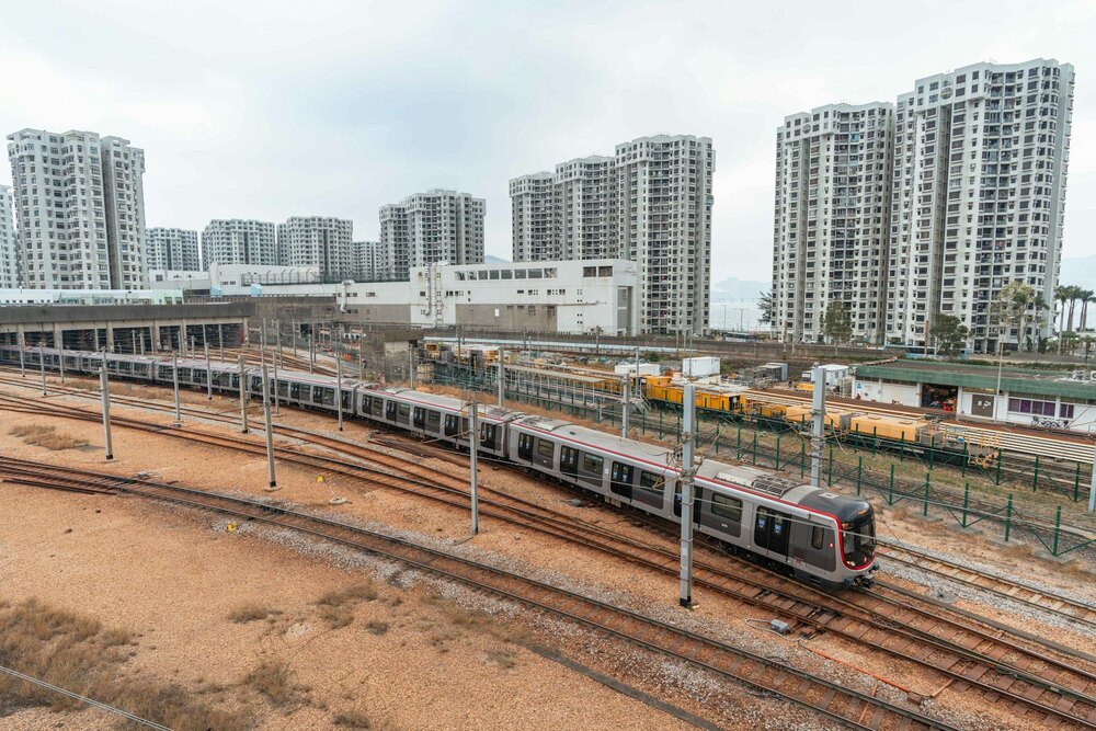 mtr q-train exterior