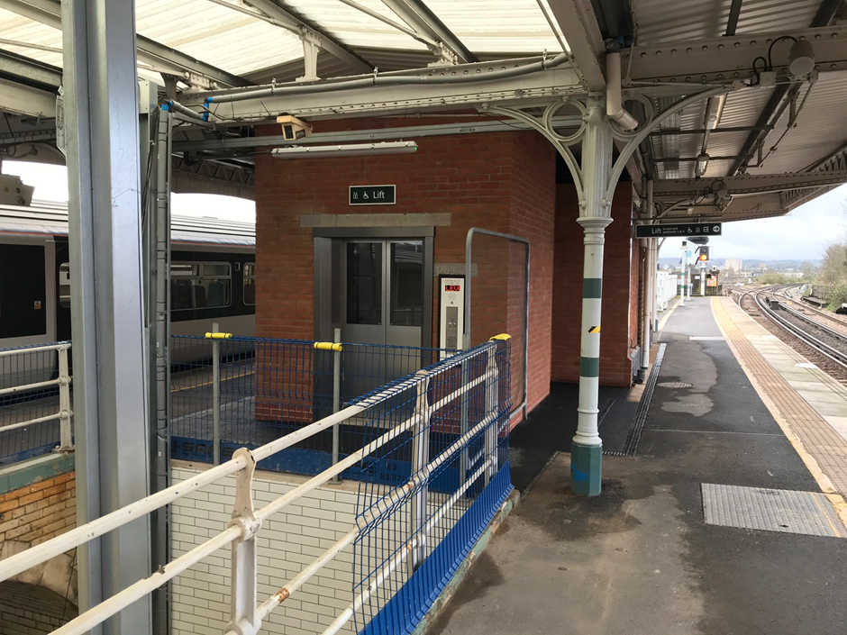Selhurst station platform 2