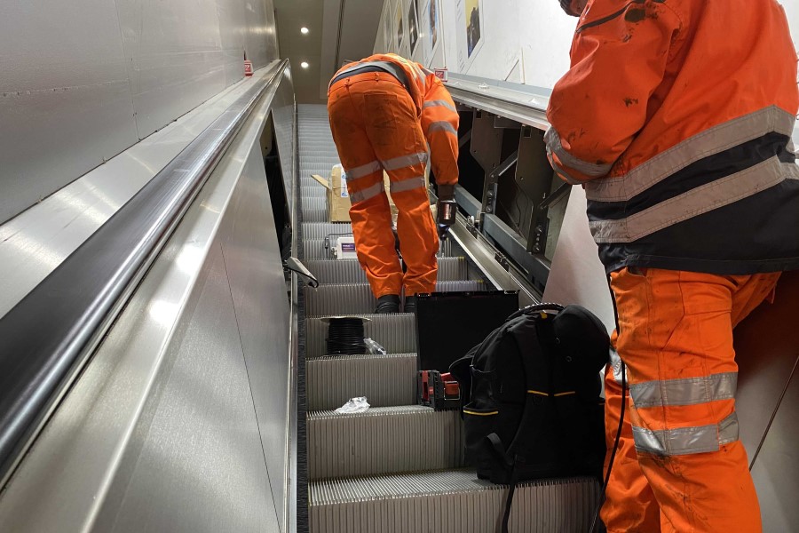 UV handrail sanitiser installation 