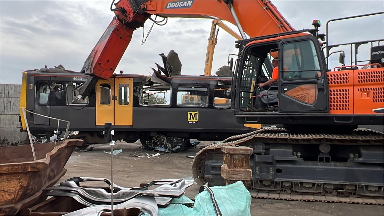 Metrp Train being scrapped