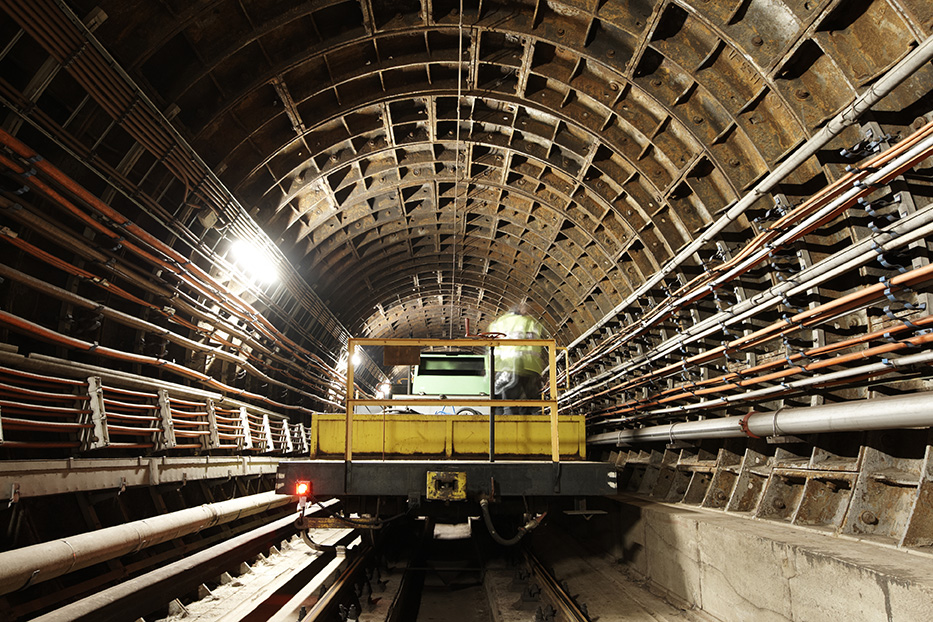 Maintenance vehicle operating on the tracks