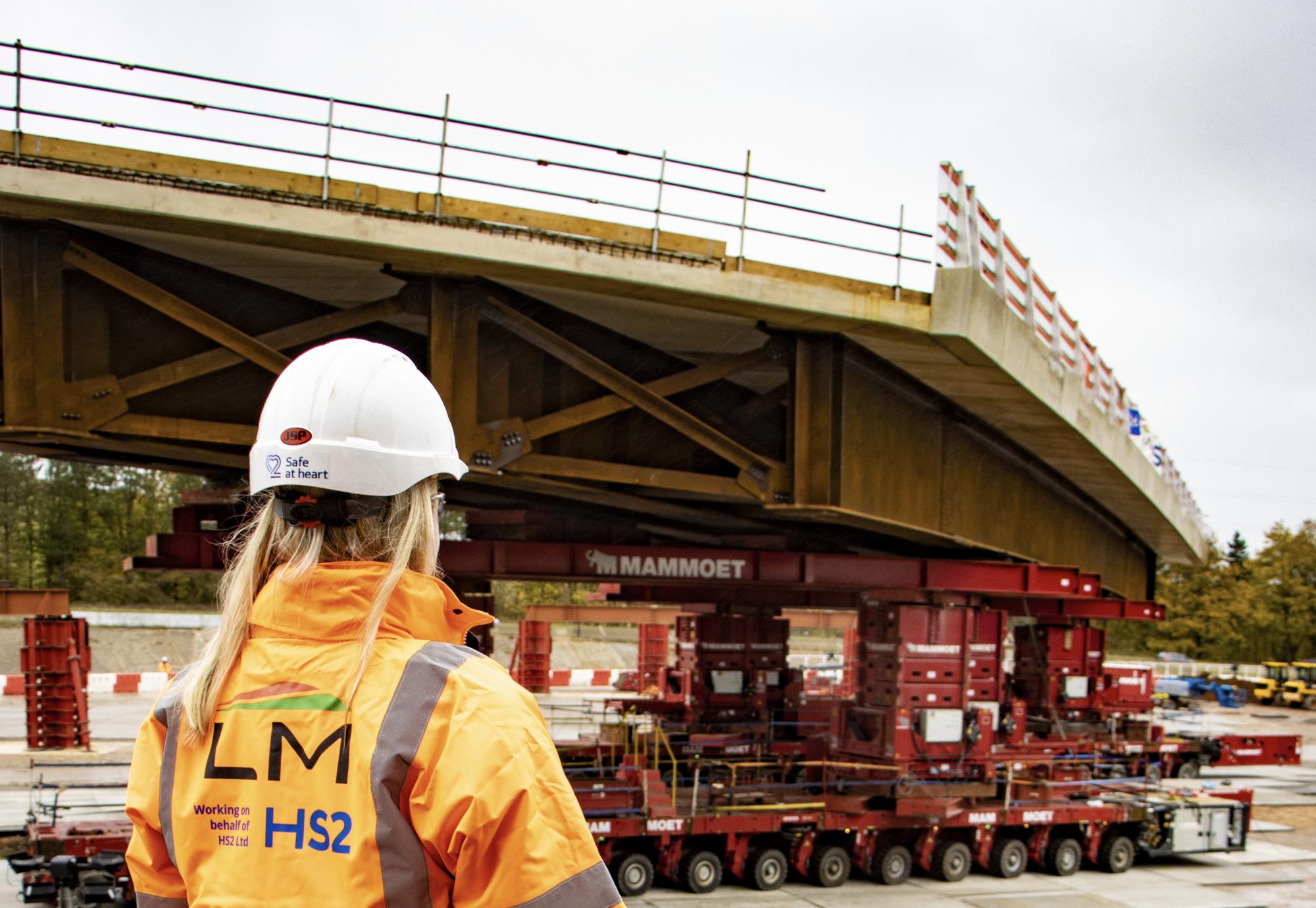 The HS2 914 tonne bridge that was placed in 45 minutes 