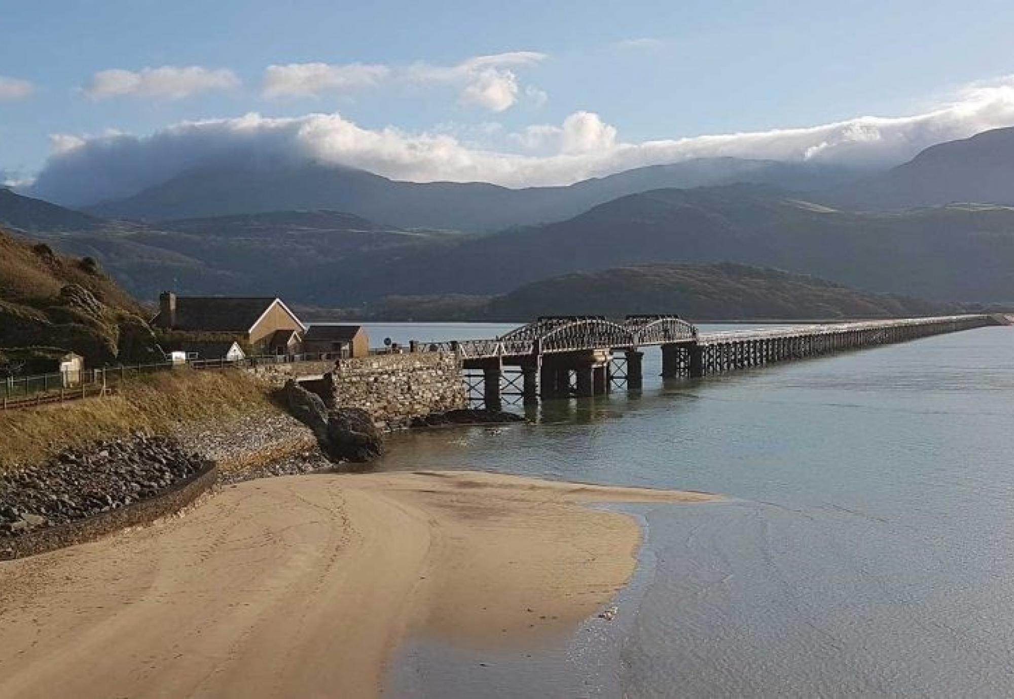 Momentous refurbishment underway for Barmouth Viaduct 