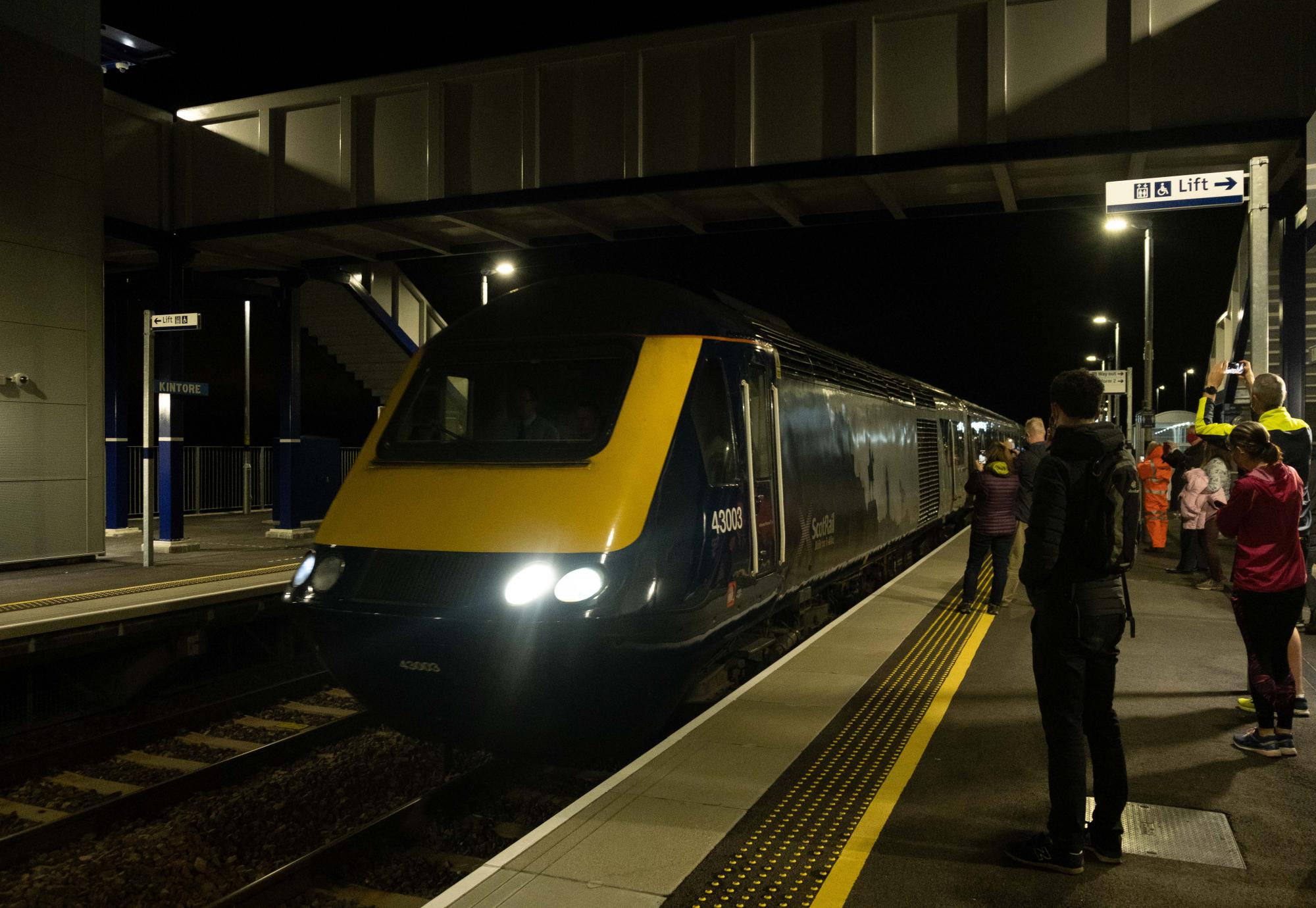 Train at the platform of Kintore station 