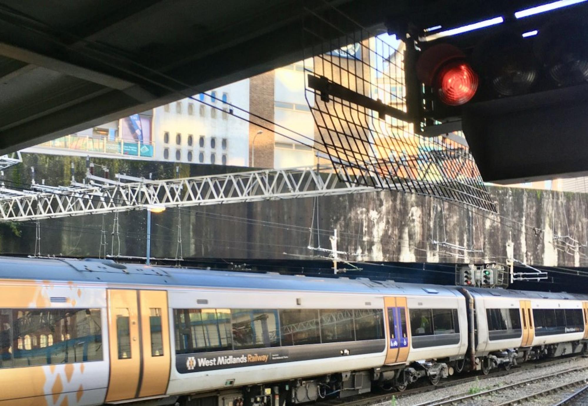 Birmingham New Street signal and platform 