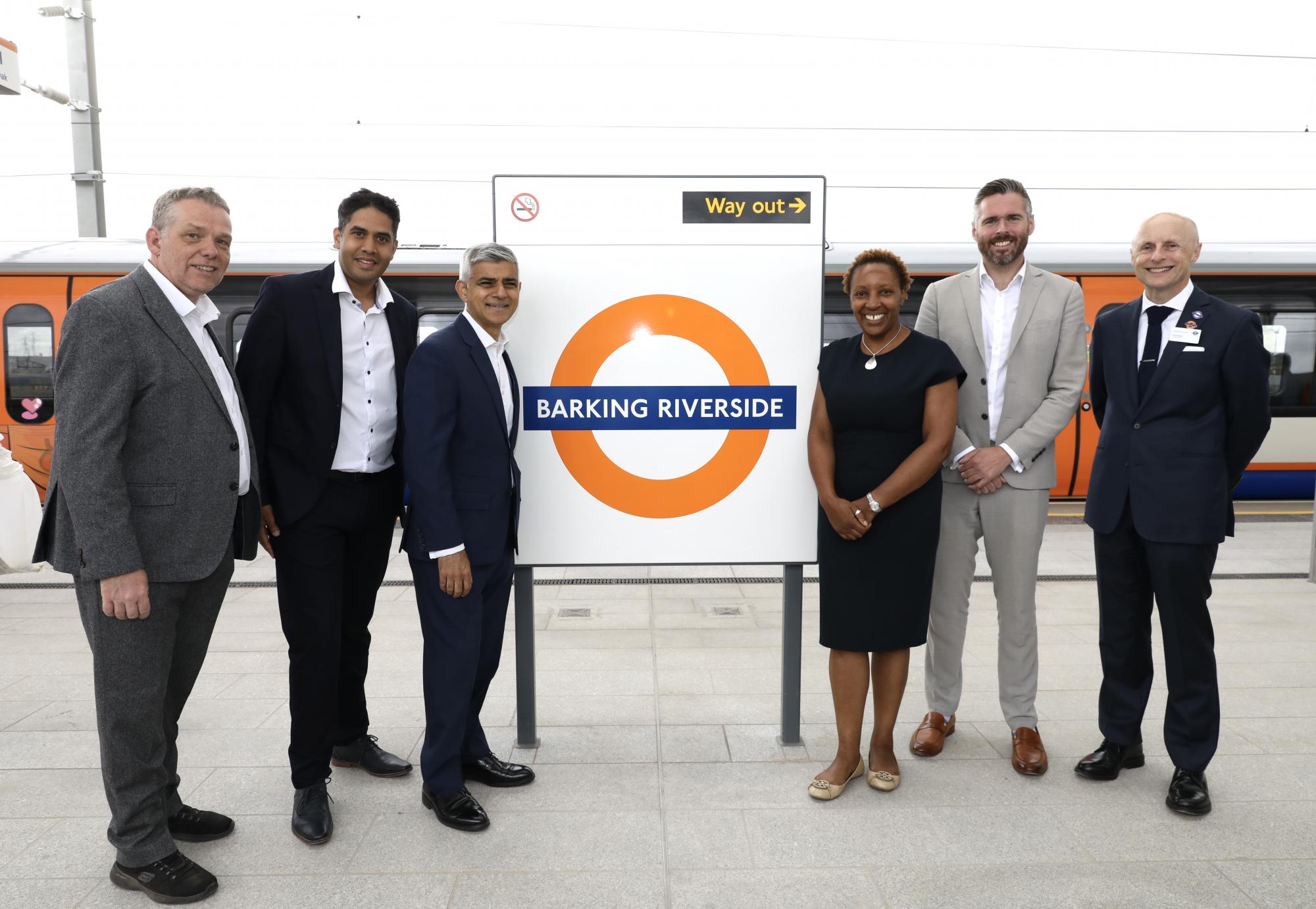 Barking Riverside 5 - Cllr Darren Rodwell Leader of Barking and Dagenham Council, Matthew Carpen Managing Director Barking Riverside Ltd, Sadiq Khan Mayor of London, Jacqui Esimaje Heath L&Q Director Development Growth, Tom Copley Deputy Mayor of Housing and Andy Byford Transport Commissioner. Image Copyright Luca Marino/Transport for London