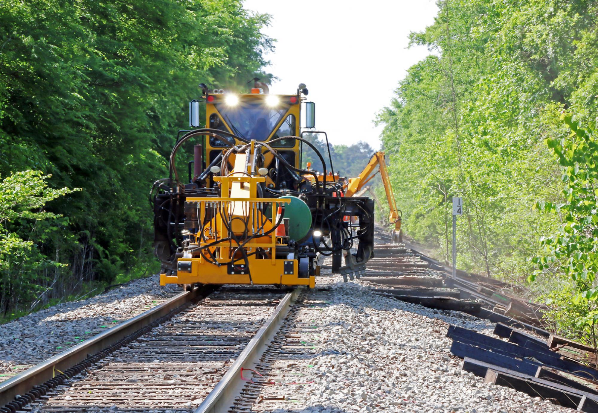 Rail repair vehicle