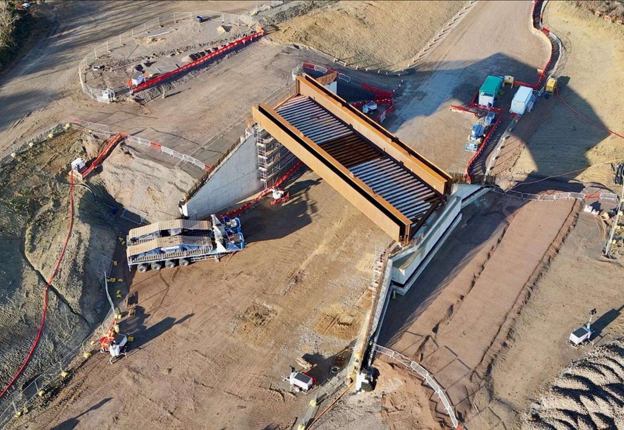 East West Rail bridge lifted into place by HS2 engineers in Calvert, via HS2 