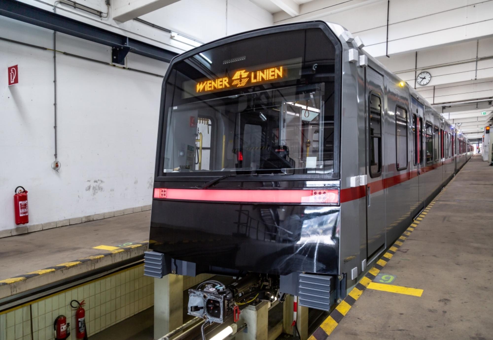 New generation of metro trains unveiled in Vienna