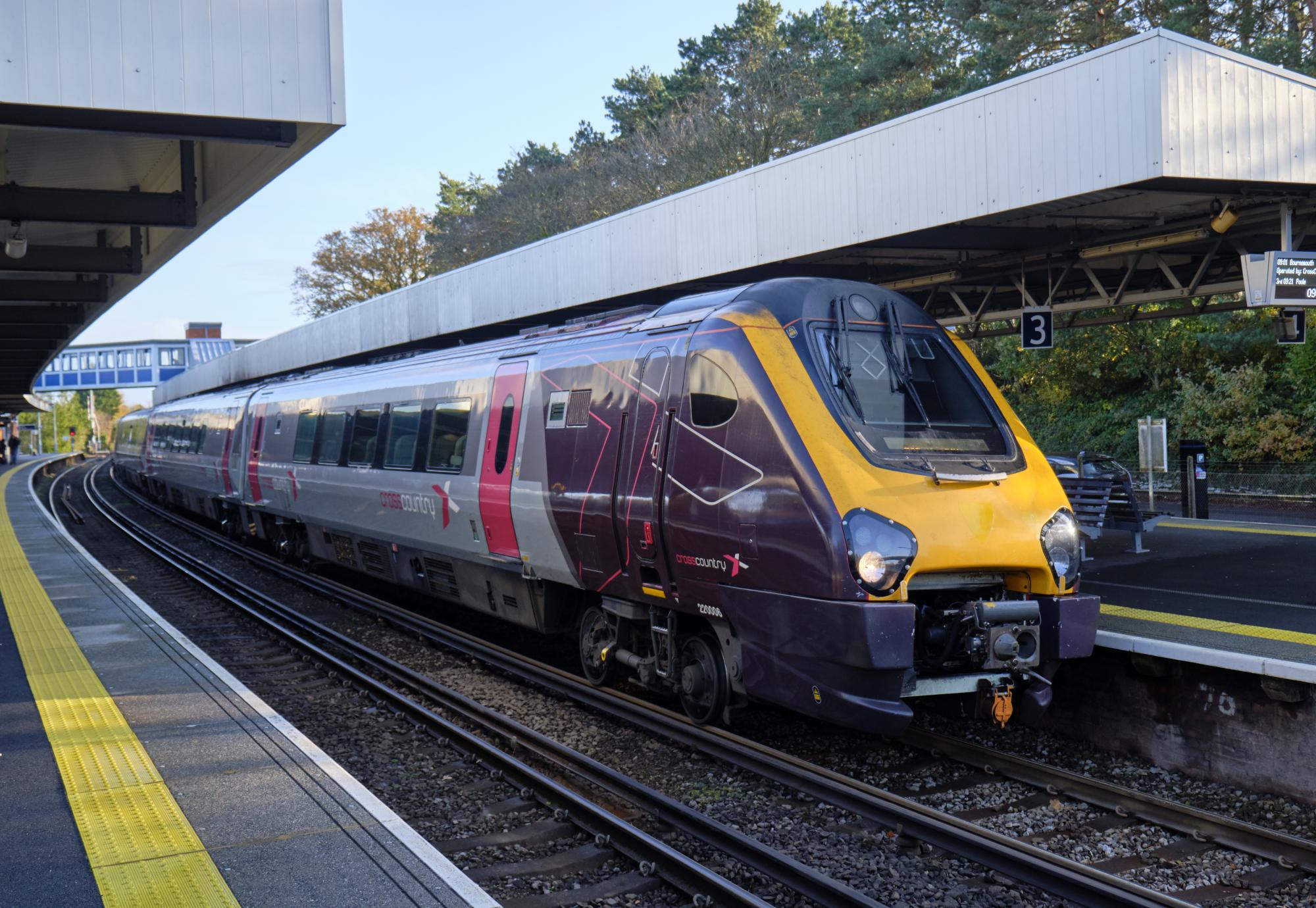 Class 221 super voyager Cross Country train at platform