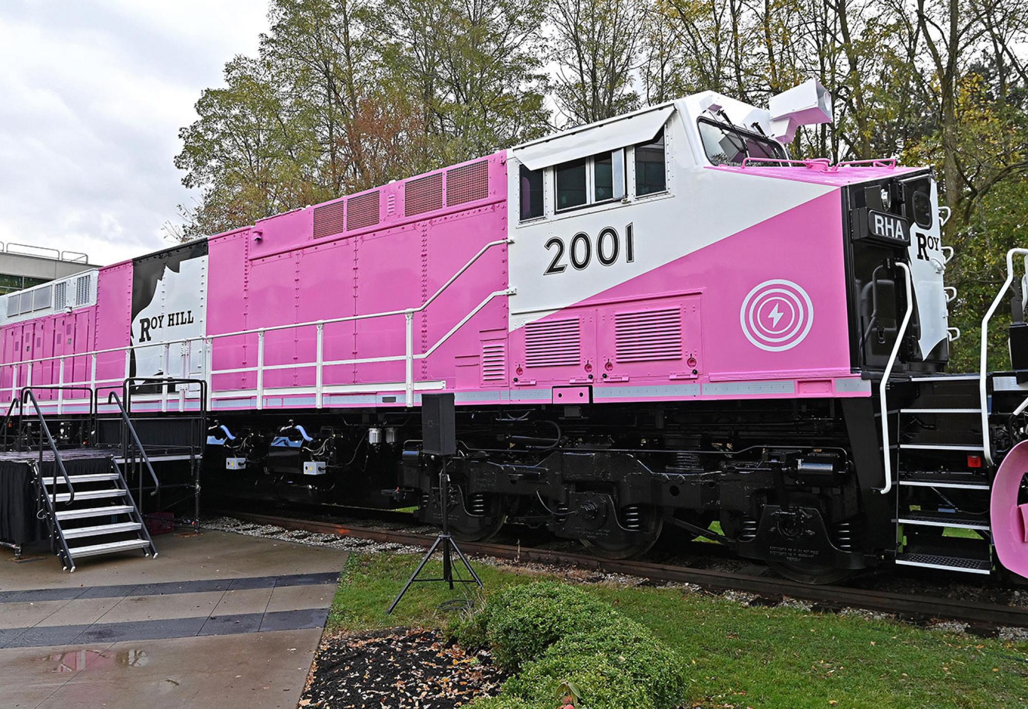 Wabtec and Roy Hill Unveil the First FLXdrive Battery Locomotive