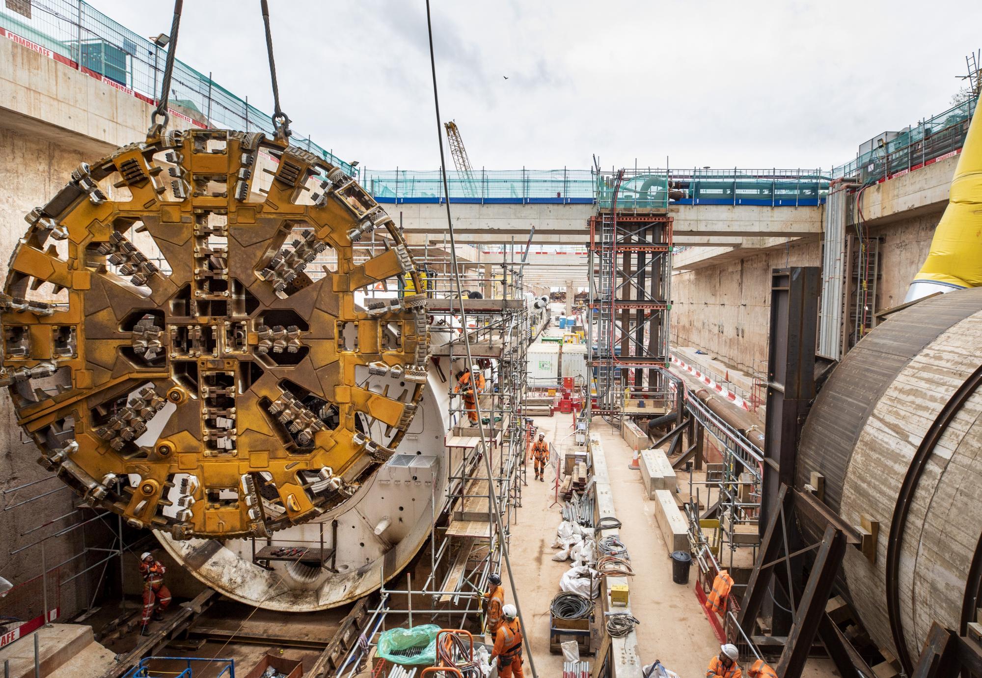 The giant 125 tonne cutterhead being moved into place