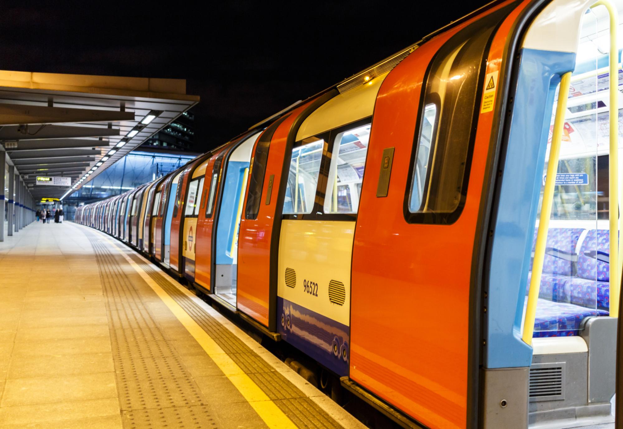 Picture pf London Underground train at station