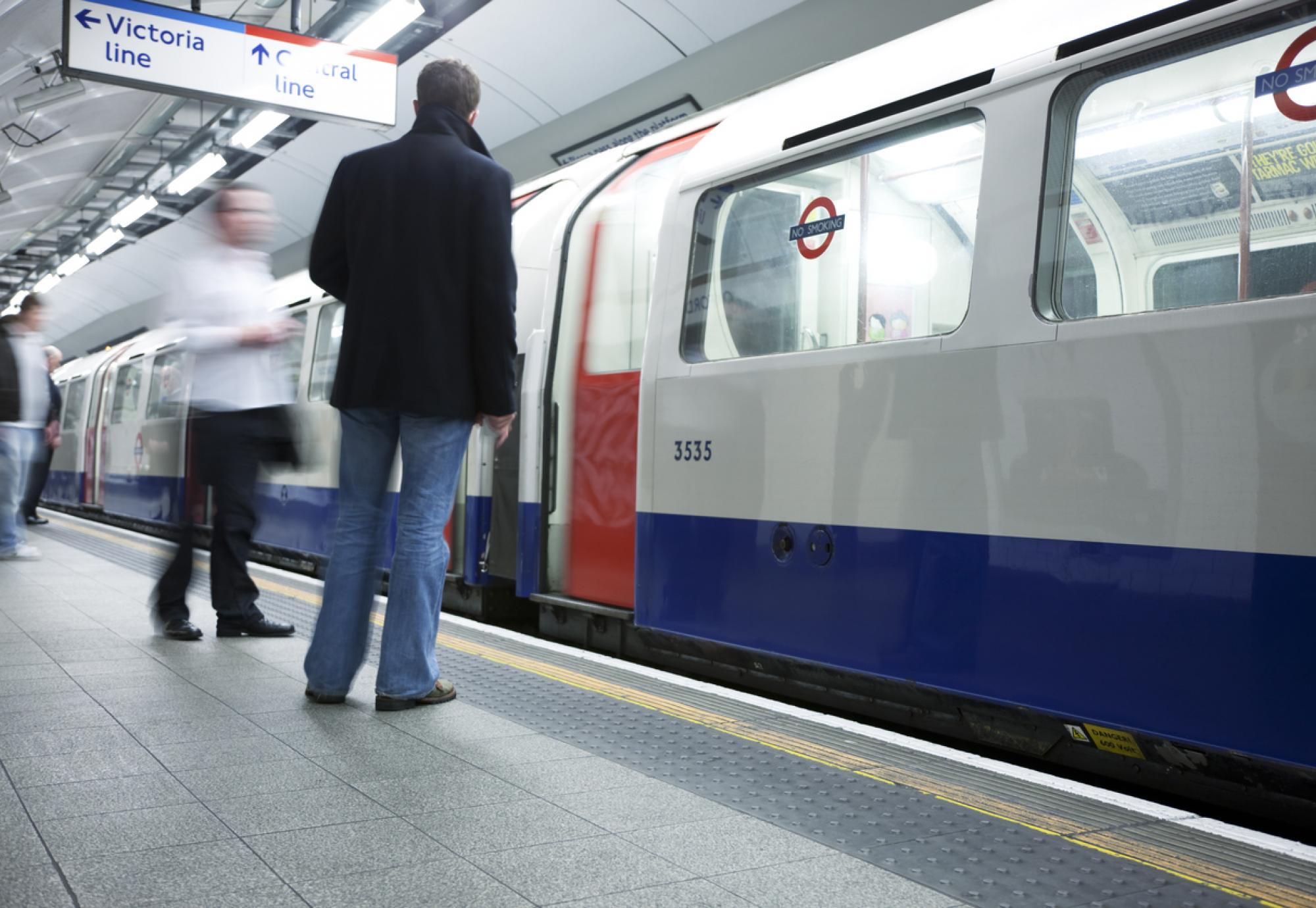 Passengers boarding to Bakerloo line