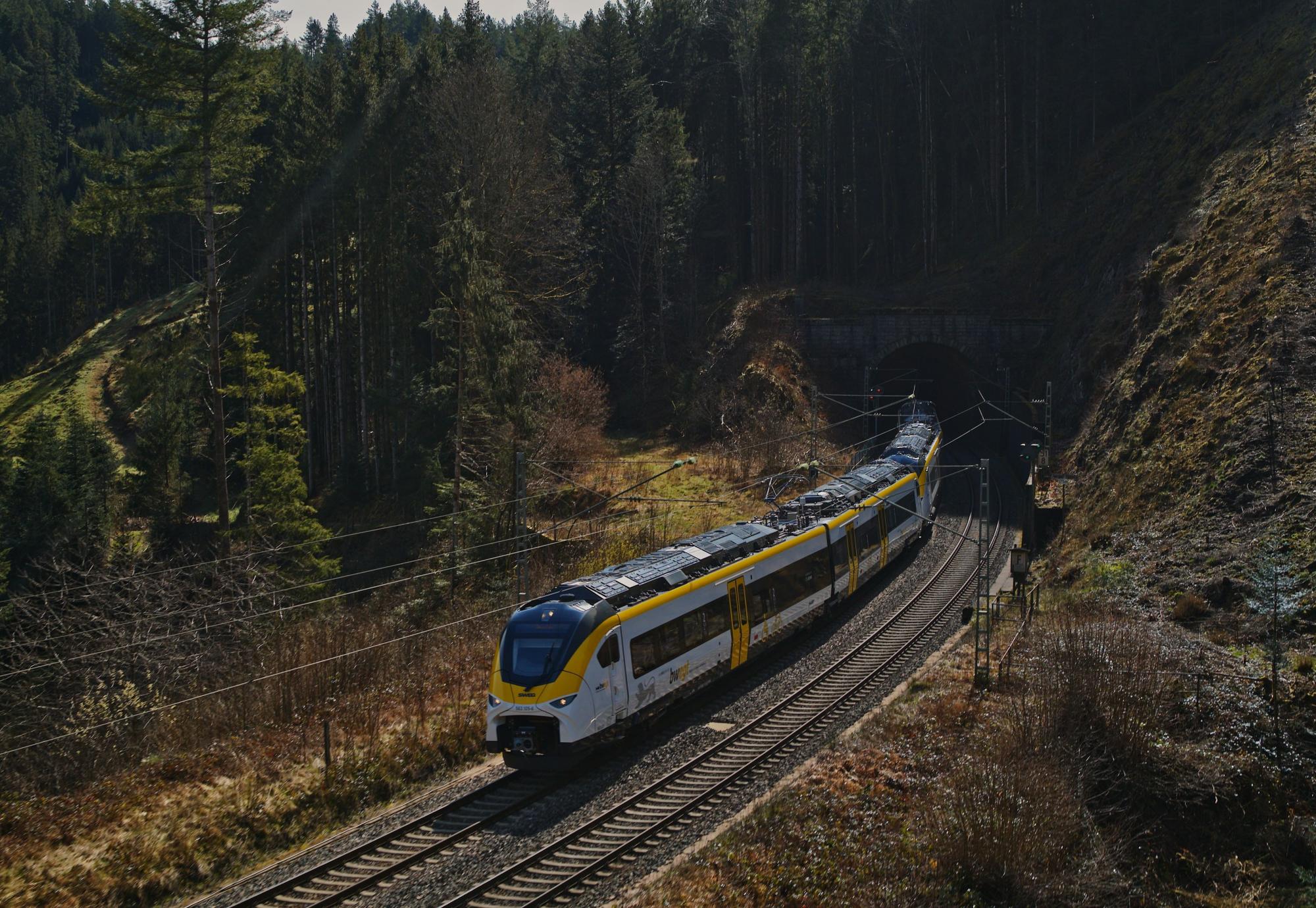 Image of Siemens Mobility's Mireo Plus B hybrid train