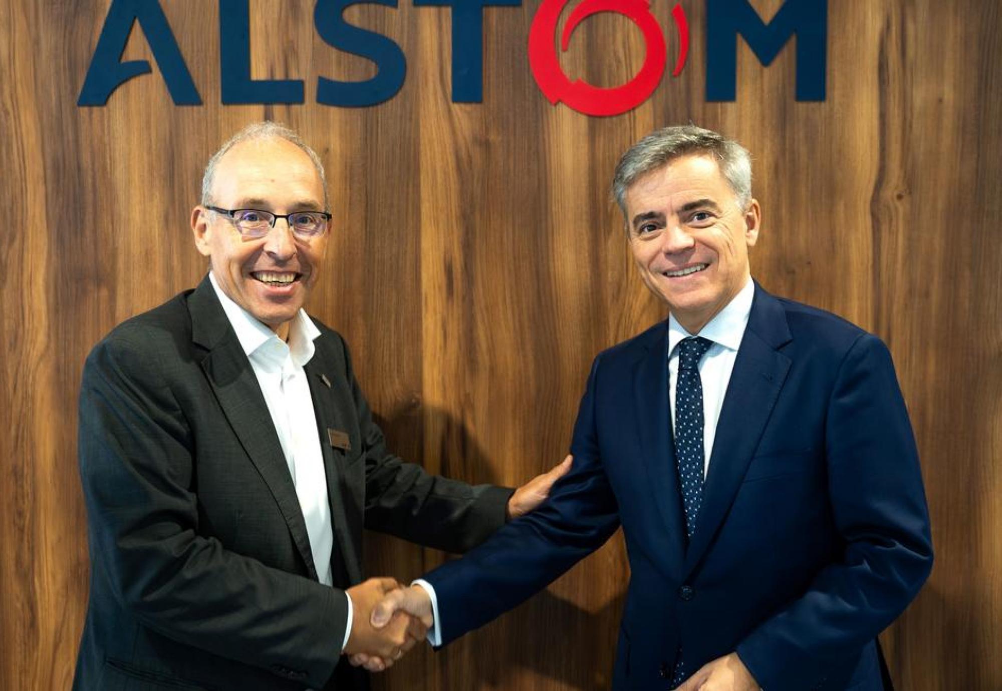 Leaders at LMO and Alstom shake hands