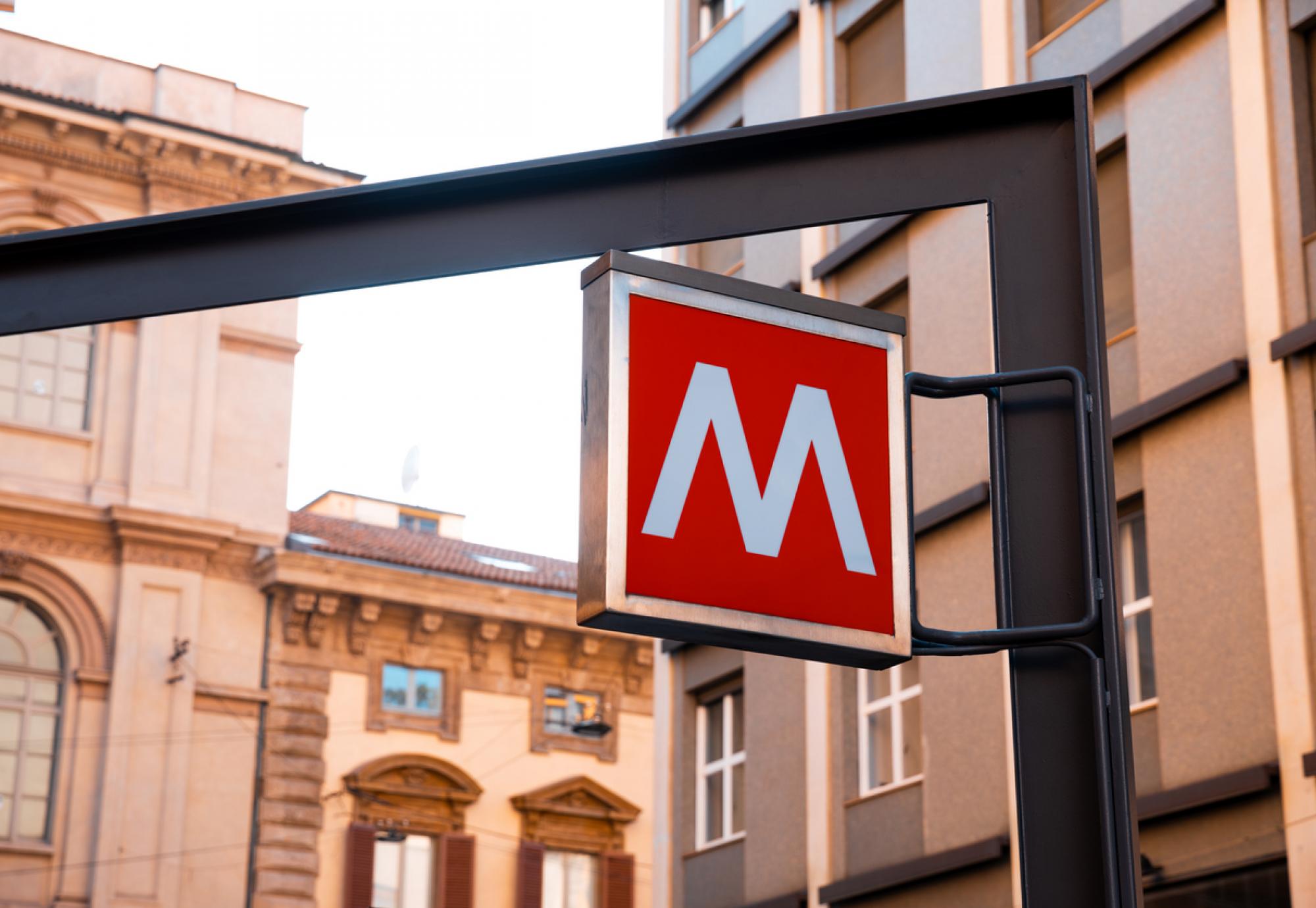 Sign for the Milan metro