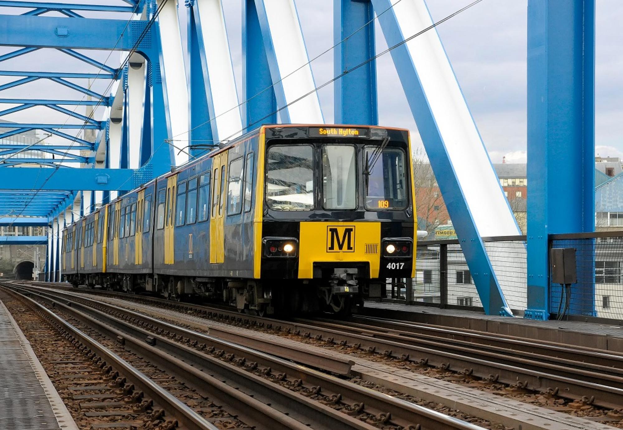 Metro on QE2 Bridge