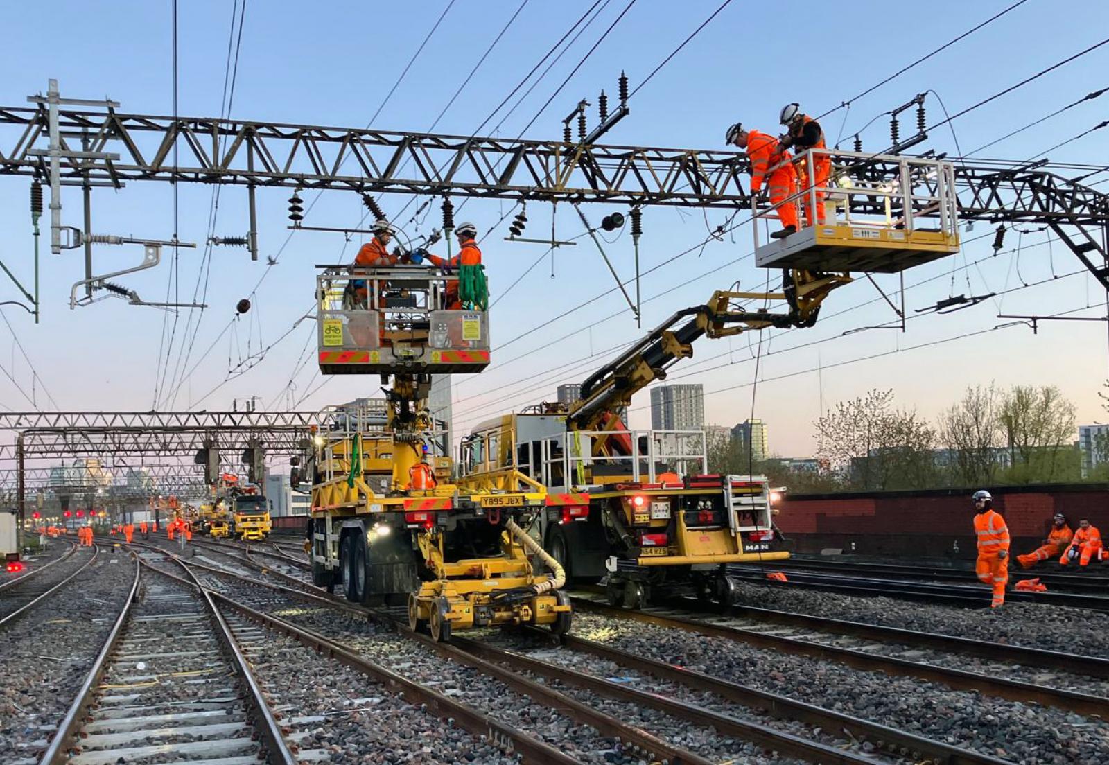 Rail Services Resume at Manchester Piccadilly After Emergency Overhead L...