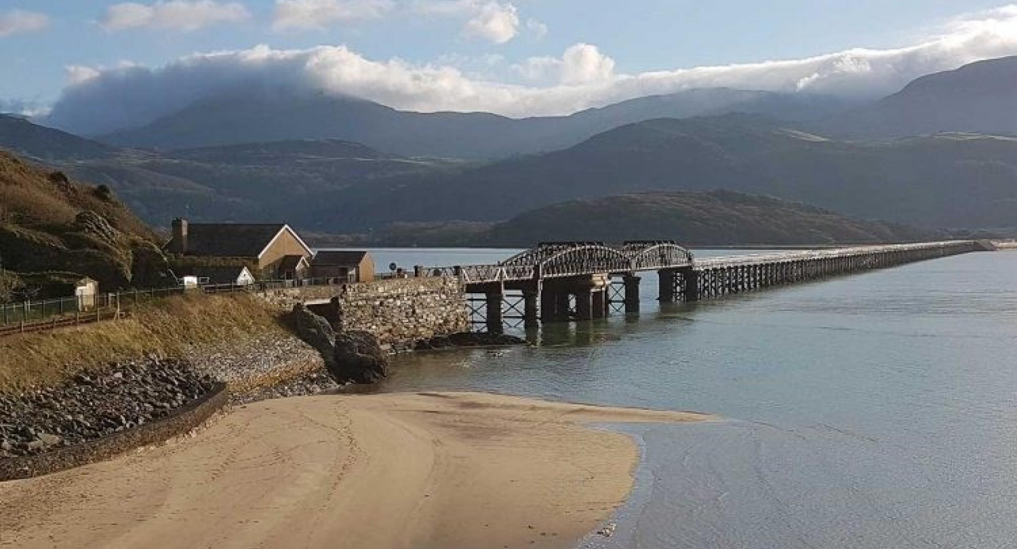 Momentous refurbishment underway for Barmouth Viaduct 