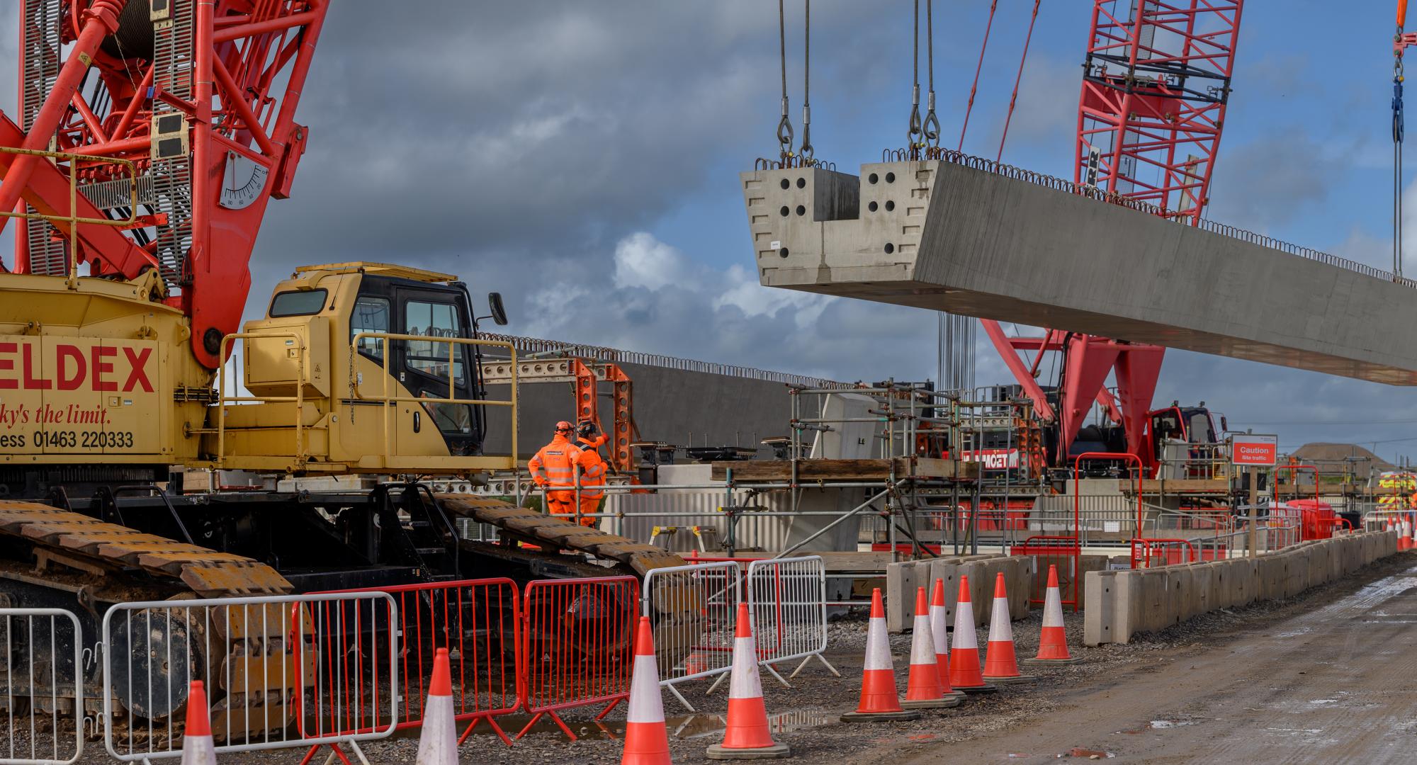 HS2 Begins Lifting Giant Beams for UK's First Pre-Fabricated Viaduct