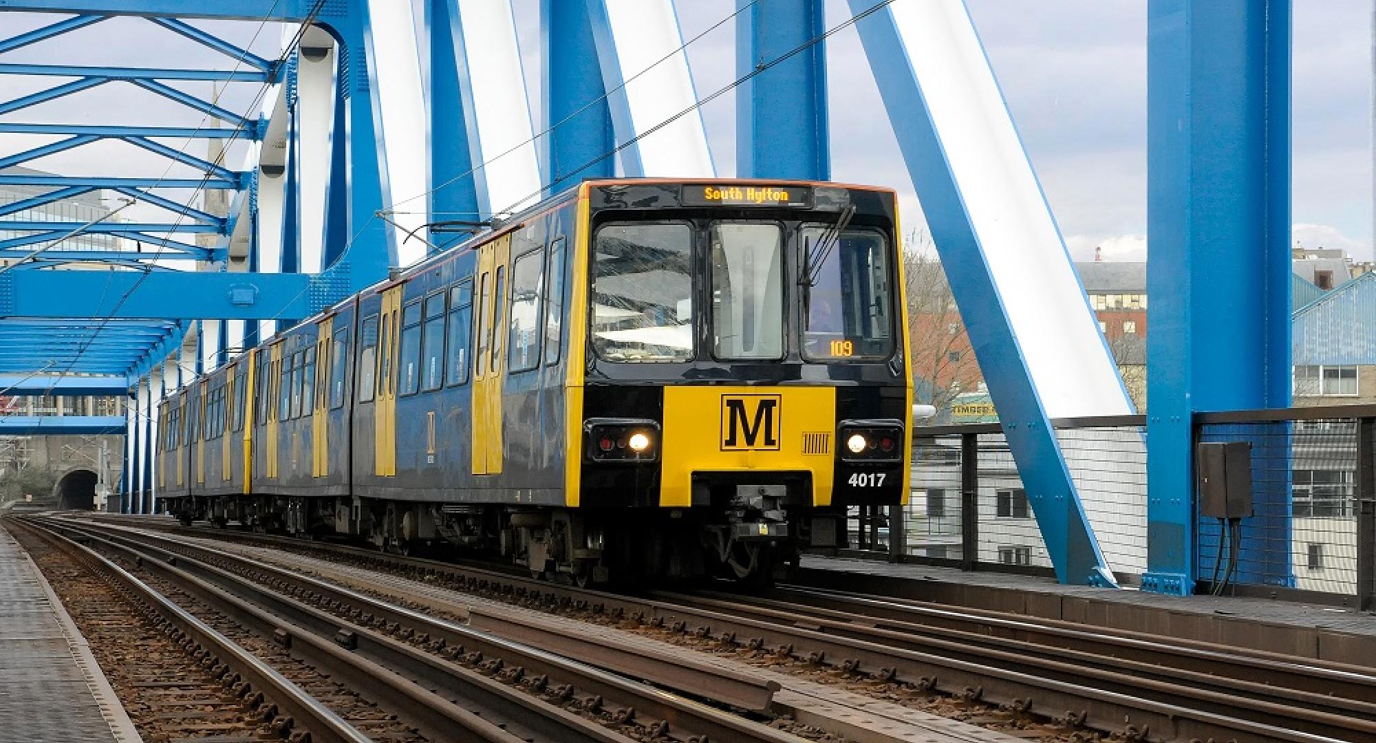 Metro on QE2 Bridge