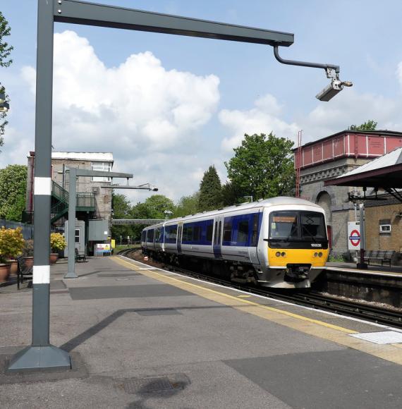 Chiltern Railways train at station