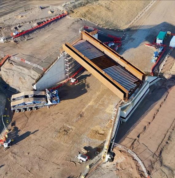 East West Rail bridge lifted into place by HS2 engineers in Calvert, via HS2 