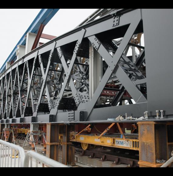 Barmouth Viaduct upgrades enter final stages as Network Rail test lift metallic span