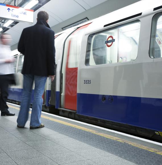 Passengers boarding to Bakerloo line