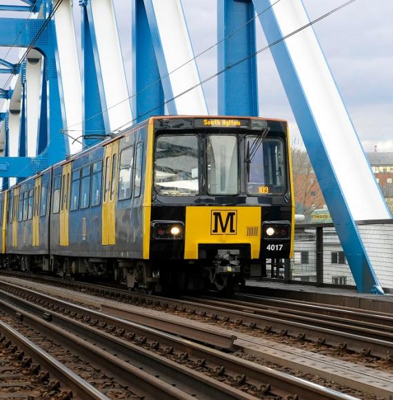Metro on QE2 Bridge